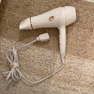 T3 featherweight 2 blow dryer NWOT